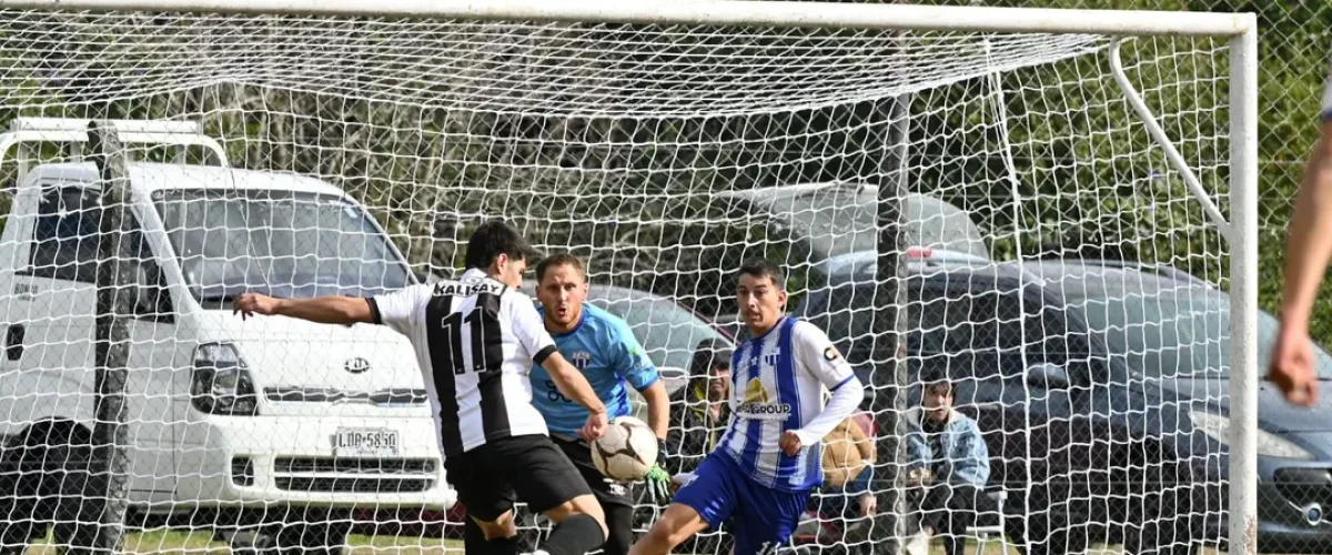 En el partido de primera división, Esparta derrotó 3 a 1 a Colegiales.Árbitros- Oscar Pereira,